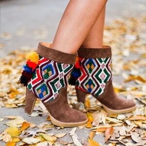 ANTHROPOLOGIE x JASPER & JEERA Boho Suede Pom-Pom Embroidered Bootie 8 MSRP $228